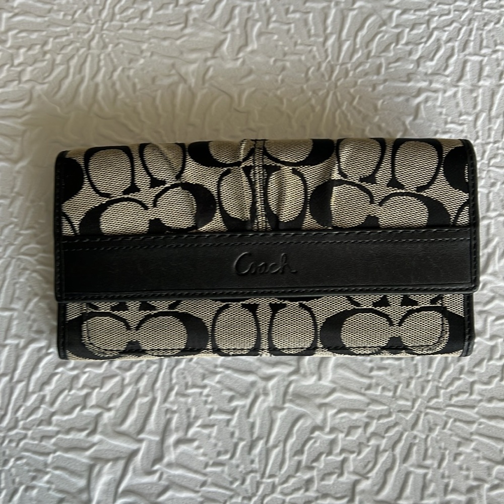 Coach black and gray signature wallet. EUC.